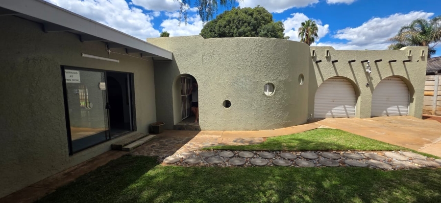 4 Bedroom Property for Sale in Flamwood North West